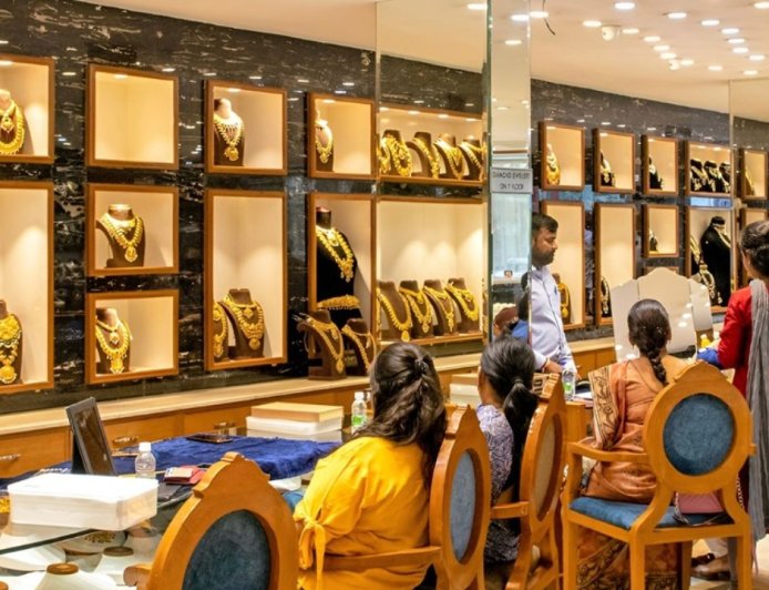 ஹாய் ஜாலி ! தொடர்ந்து குறையும் தங்கம், வெள்ளி: சவரனுக்கு ரூ 400 குறைவு