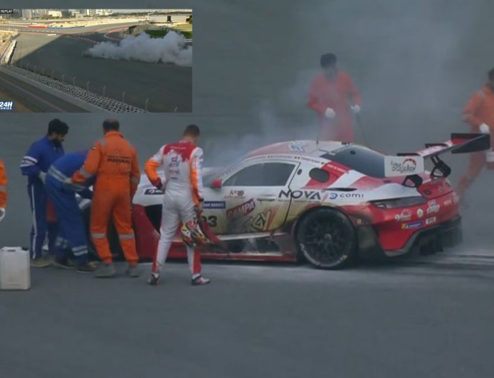 துபாய் கார் ரேஸ் விபத்து: அஜித்குமார் அணி கார் தீப்பற்றியதால் பதற்றம்