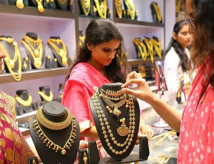 கிடு கிடுவென உயரும் தங்கம்: சவரனுக்கு ரூ.2,800 உயர்வு: வாடிக்கையாளர்கள் ஷாக்