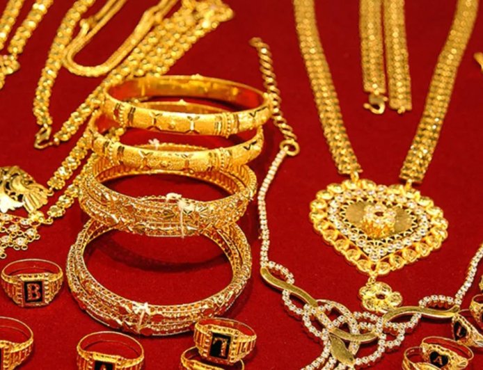 வார தொடக்க நாளே ஷாக் கொடுத்த தங்கம், வெள்ளி: சவரனுக்கு ரூ.2,200 உயர்வு