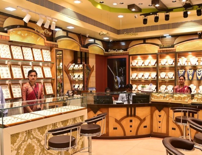 இதுக்கு எண்டே கிடையாதா?: தங்கம் சவரனுக்கு ரூ.2,960, வெள்ளி கிராம் ரூ.400 உயர்வு