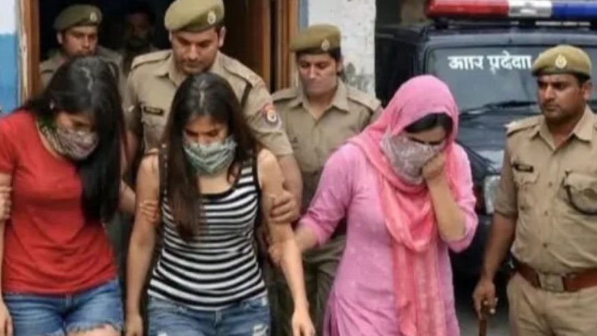 ஐஏஎஸ் அதிகாரி வீட்டில் விபச்சாரம்: நூற்றுக்கணக்கில்  “காண்டம் பாக்கெட்” கண்டு அதிர்ந்து போன போலீஸ்