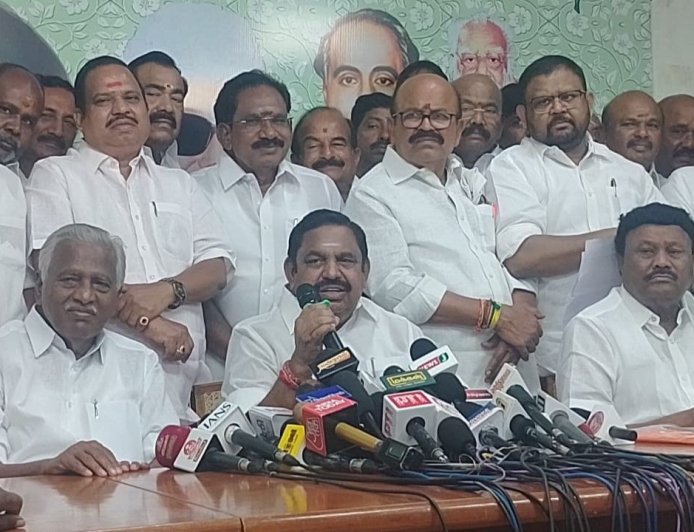 கல்விக்கடன் ரத்து, முதியோர் பென்சன் 2 ஆயிரம், ஆண்டுக்கு 3 சிலிண்டர் இலவசம்: அதிமுக 2-ம் கட்ட தேர்தல் வாக்குறுதி 