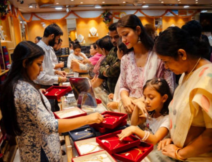 ஹய் ஜாலி, தங்கம் ரேட் குறைஞ்சிடுச்சு! சவரனுக்கு ரூ.640 சரிவு