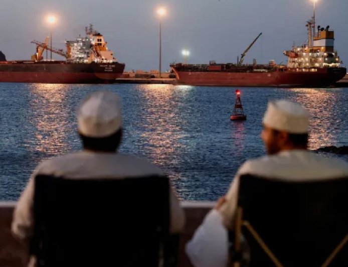 உலகநாடுகள் நிம்மதி பெருமூச்சு : ஹோர்மூஸ் நீரிணை அமெரிக்கா, இஸ்ரேல் நாட்டுக் கப்பல்களுக்கு மட்டும் தடை -  ஈரான் புதிய அறிவிப்பு 