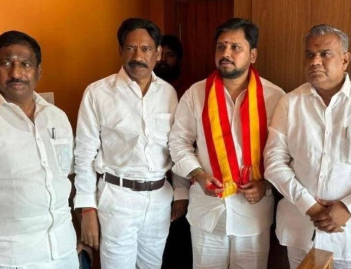 புதுச்சேரி அரசியல் திடீர் திருப்பம் : நேயம் மக்கள் கழகத்துடன் தமிழக வெற்றிக் கழகம் கூட்டணி 