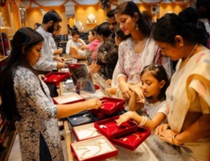 ஜெட் வேகத்தில் குறையும் தங்கம் விலை: சவரனுக்கு ரூ.2240 சரிவு 