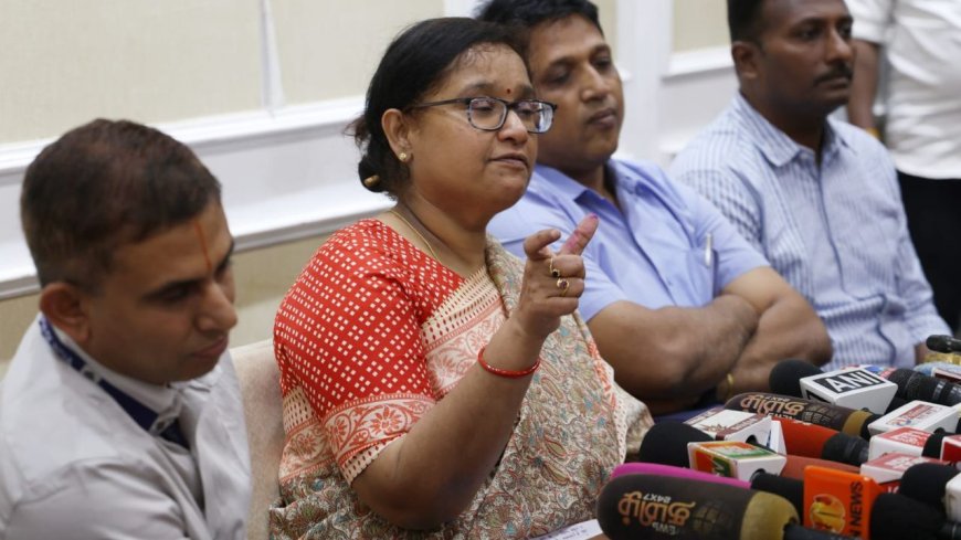 வரும் 26 ஆம் தேதி வரை புதிய வாக்காளர் அடையாள அட்டை  விண்ணப்பிக்கலாம் : தேர்தல் அதிகாரி அர்ச்சனா பட்நாயக்