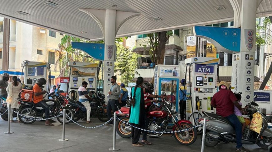 வாகன ஓட்டிகளுக்கு கசப்பு செய்தி : பெட்ரோல் விலையை உயர்த்தி எண்ணெய் நிறுவனங்கள் அறிவிப்பு!