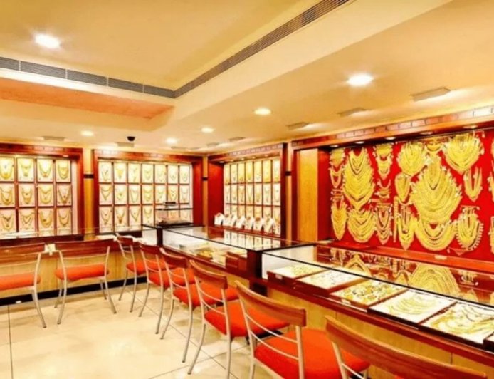 வார கடைசி நாளில் ஹாப்பி நியூஸ்: தங்கம் சவரனுக்கு ரூ.200 குறைவு