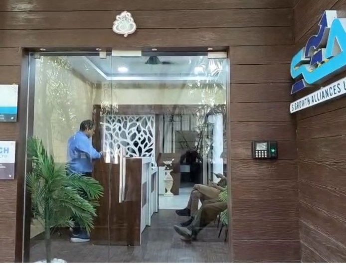 அமைச்சர் சேகர்பாபு மகன்கள் நடத்தும் நிறுவனத்தில் ஐடி ரெய்டு