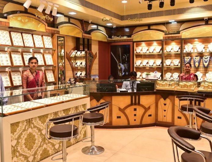 நகைப்பிரியர்களுக்கு மகிழ்ச்சி செய்தி: தங்கம் சவரனுக்கு ரூ.400 குறைவு 