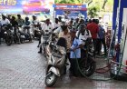 பெட்ரோல் ரூ 25, டீசல் ரூ.20 விலை உயருகிறது? எண்ணெய் நிறுவனங்கள் சூசக தகவல்