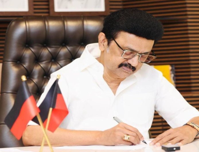 முதல்வர் பதவியை ராஜினாமா செய்த  மு.க. ஸ்டாலின்!