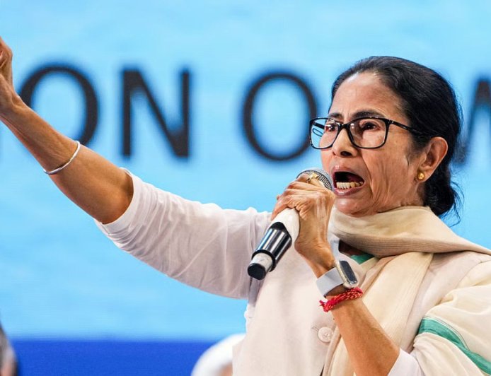தேர்தலில் முறைகேடு முதல்வர் பதவியில் இருந்து விலக மாட்டேன்: அடம் பிடிக்கும்  மம்தா பானர்ஜி 