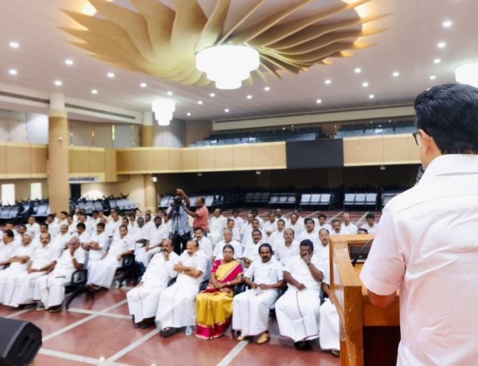 சட்டமன்ற தேர்தலில் நடந்திருப்பது சாகசமோ, சாதனையோ கிடையாது, புதுவிதமான கவர்ச்சி மாயாஜால சுனாமி : ஸ்டாலின் ஆதங்கம் 