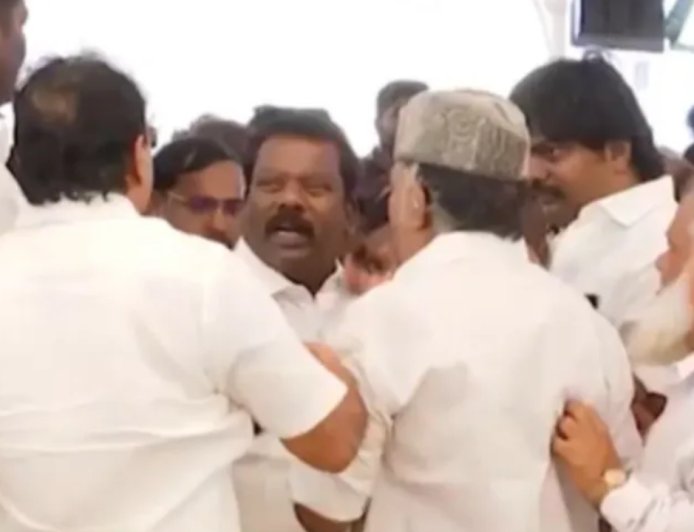 ”துரோகிகள்”.. செல்வபெருந்தகைய வம்பிழுத்த திமுகவினர்.. மோதலில் முடிந்த வார்த்தை போர்..!