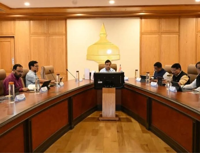 18 வயதுக்கு மேற்பட்டோருக்கு இனி ஆதார் அட்டை கிடையாது : மாநில முதல்வர் அறிவிப்பு 