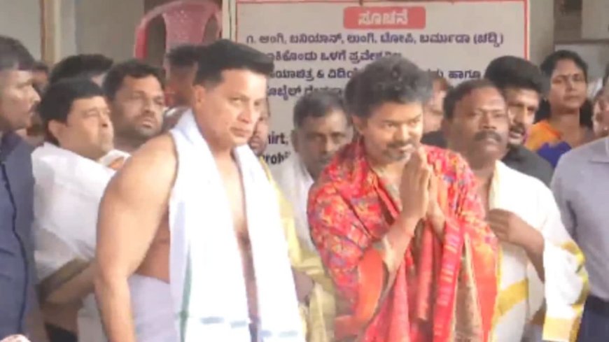 கொல்லூர் மூகாம்பிகை அம்மன் கோயில்: முதல்வர் விஜய் சாமி தரிசனம் 