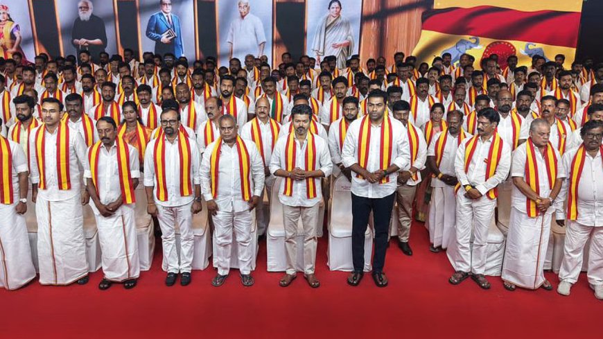வெளியேறும் 10 எம்.ஏ.க்கள்..? கட்சிக்குள் வெடித்த பூகம்பம்..? கலக்கத்தில் விஜய்..!