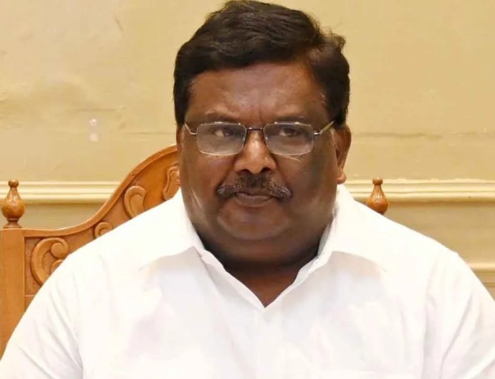 அரசு வேலை வாங்கி தருவதாக பண மோசடி... விசாரணைக்கு ஆஜாரான  சிவசங்கர்...