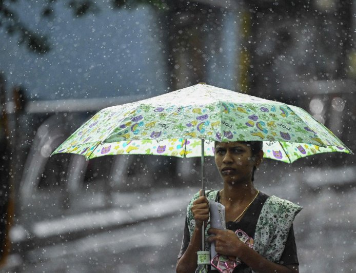 7 மணி வரை மழைக்கு வாய்ப்பு…. வானிலை ஆய்வு மையம் எச்சரிக்கை!