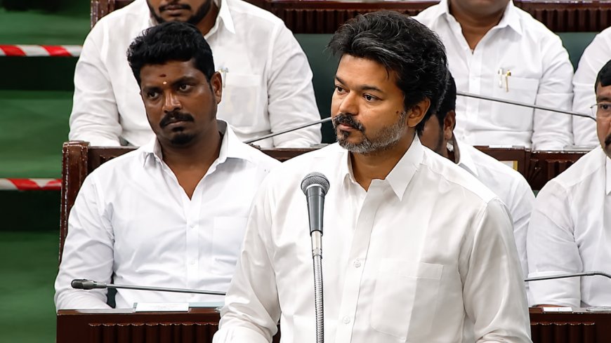 முதலமைச்சரின் காஸ்ட்யூமை கவனிச்சங்களா ?  சீக்ரெட் என்னவாக இருக்கும் ?