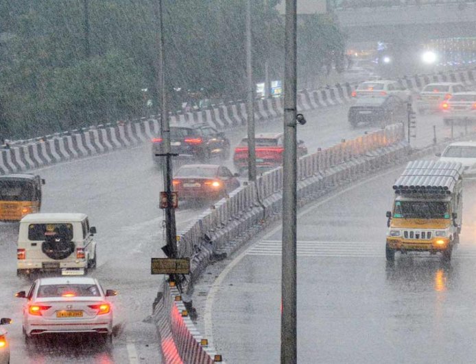 Weather Update: 9 மாவட்டங்களில் கொட்டி தீர்க்கப்போகும் கனமழை.. வானிலை மையம் வார்னிங்!