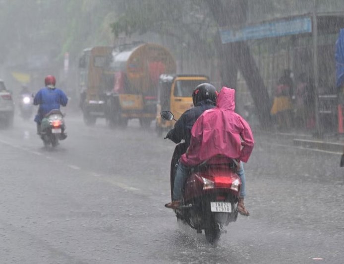 Weather Update: 6 மாவட்டங்களில் கனமழை வெளுத்து வாங்கும்.. வானிலை மையம் எச்சரிக்கை!